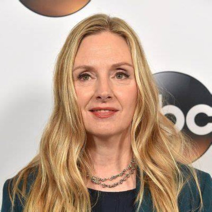 Hope Davis Net Worth