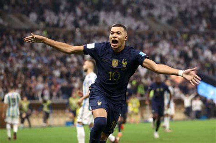 Kylian Mbappe new salary per week at PSG 1 Kylian Mbappe 4