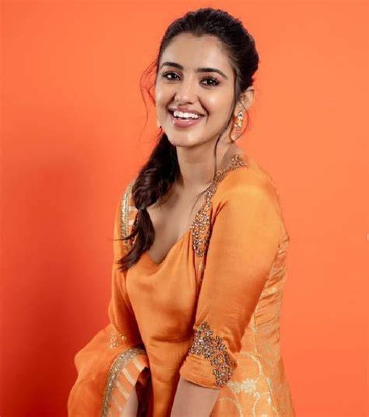 Malvika Sharma Wiki celebzbiography.com